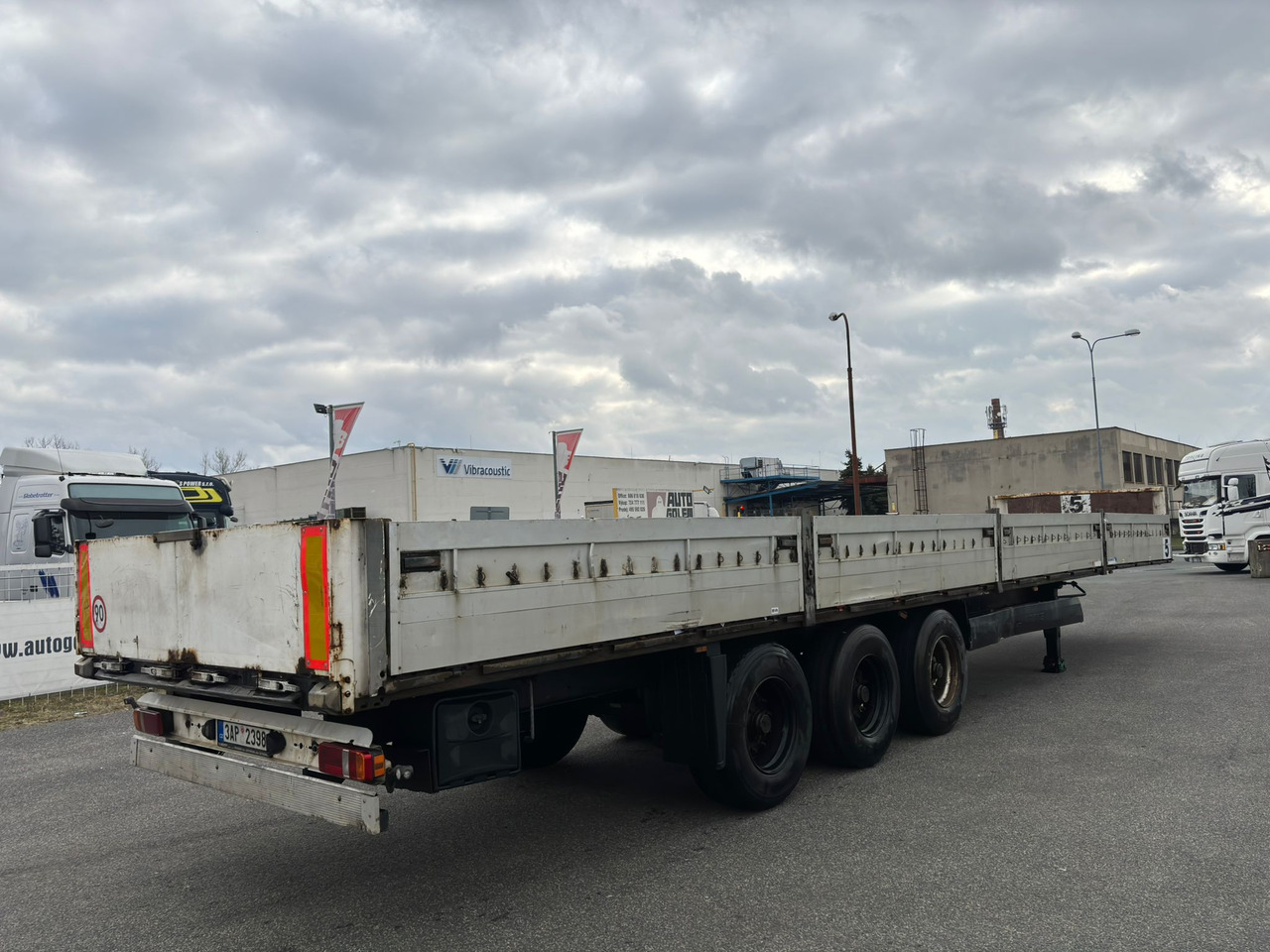 KRONE SD P - Полуприцеп бортовой/ Платформа: фото 4 KRONE SD P - Полуприцеп бортовой/ Платформа: фото 4