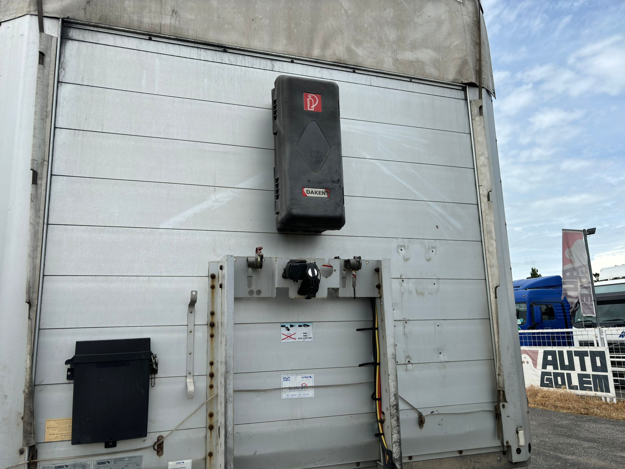 SCHMITZ SCS 24/L - Тентованный полуприцеп: фото 2 SCHMITZ SCS 24/L - Тентованный полуприцеп: фото 2