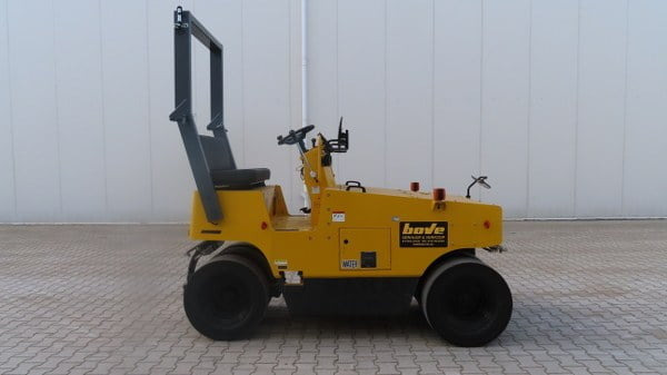 Sakai TS 160-2 - Пневмоколесный каток: фото 1 Sakai TS 160-2 - Пневмоколесный каток: фото 1