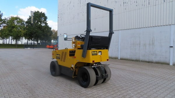 Sakai TS 160-2 - Пневмоколесный каток: фото 4 Sakai TS 160-2 - Пневмоколесный каток: фото 4