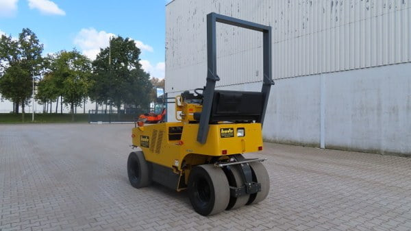 Sakai TS 160-2 - Пневмоколесный каток: фото 4 Sakai TS 160-2 - Пневмоколесный каток: фото 4