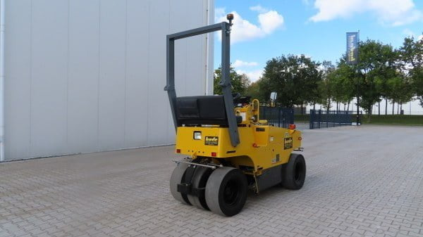 Sakai TS 160-3 - Пневмоколесный каток: фото 2 Sakai TS 160-3 - Пневмоколесный каток: фото 2