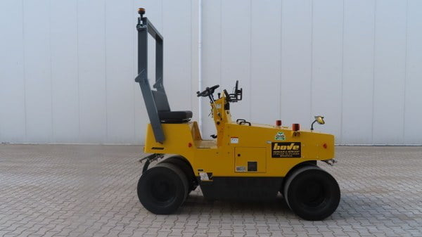 Sakai TS 160-3 - Пневмоколесный каток: фото 1 Sakai TS 160-3 - Пневмоколесный каток: фото 1