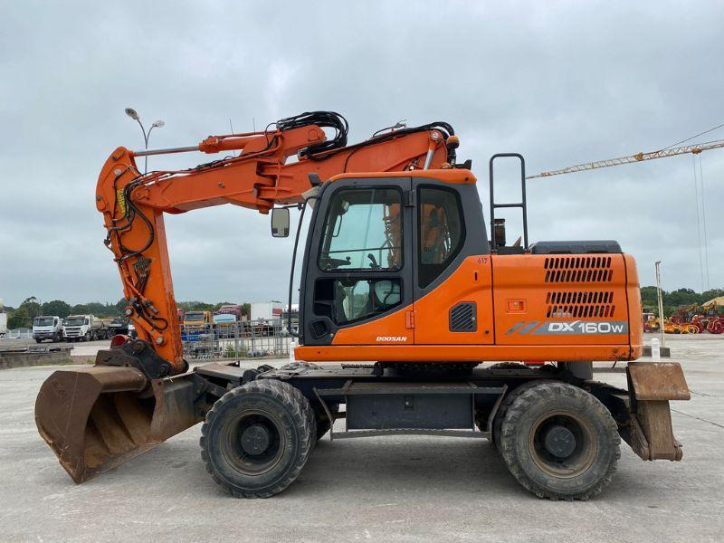 Doosan DX160 - Колёсный экскаватор: фото 2 Doosan DX160 - Колёсный экскаватор: фото 2