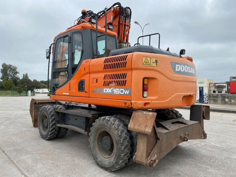 Doosan DX160 - Колёсный экскаватор: фото 3 Doosan DX160 - Колёсный экскаватор: фото 3