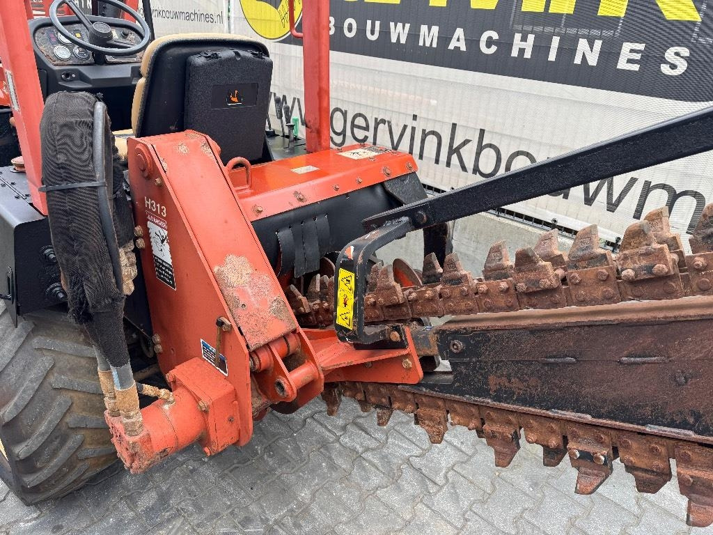 Траншеекопатель Ditch Witch RT 40: фото 9 Траншеекопатель Ditch Witch RT 40: фото 9
