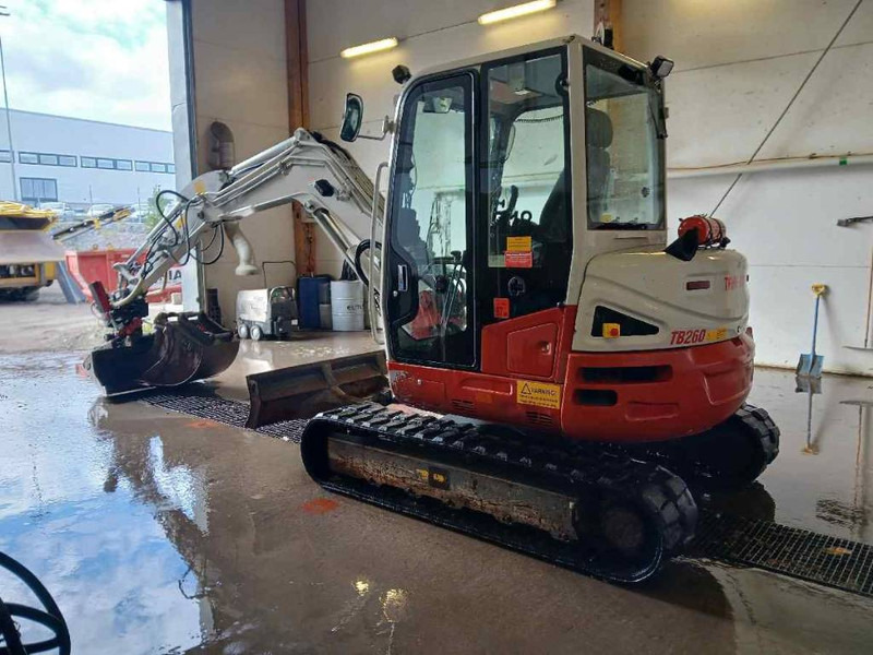 Takeuchi TB 260 - Мини-экскаватор: фото 1 Takeuchi TB 260 - Мини-экскаватор: фото 1