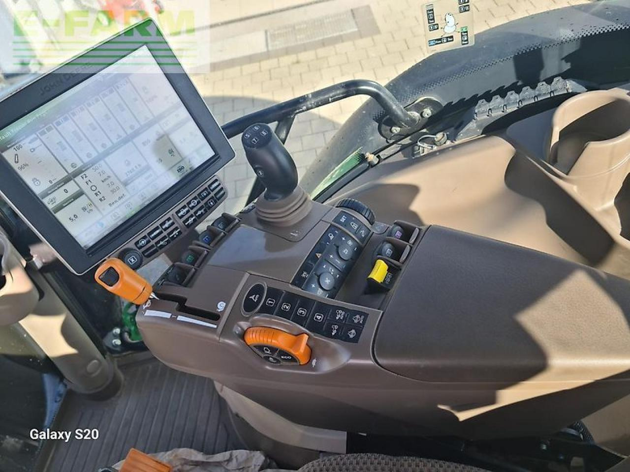 Трактор John Deere 6215r: фото 9 Трактор John Deere 6215r: фото 9