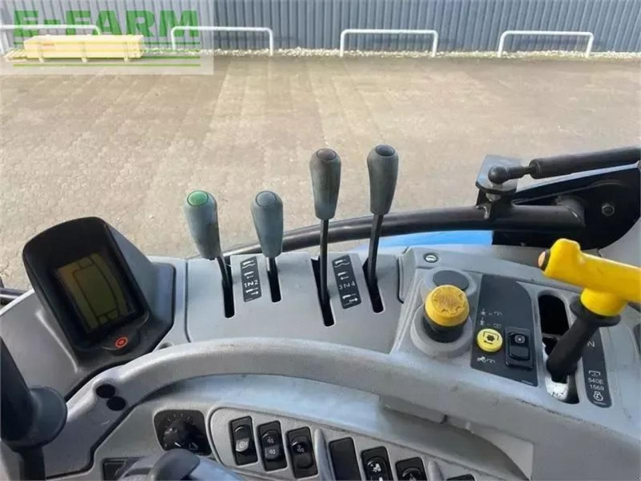 Трактор New Holland t7.220 med alø frontlæsser: фото 10