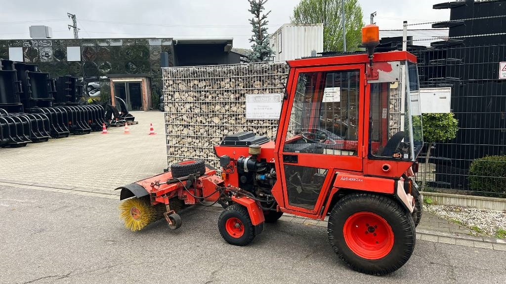 Hako 2300 D Kleintraktor, hyrd. Kehrmaschine, Zapfwelle - Коммунальный трактор: фото 5 Hako 2300 D Kleintraktor, hyrd. Kehrmaschine, Zapfwelle - Коммунальный трактор: фото 5