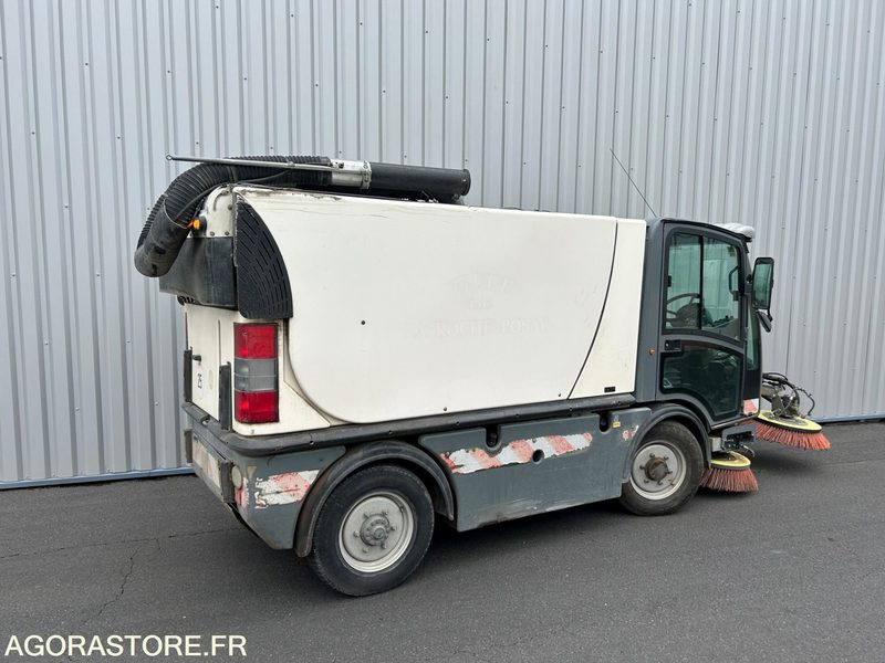 BALAYEUSE DE VOIRIE - BOSCHUNG - S3 - 2004 - 7 865 HEURES - Подметально-уборочная машина: фото 4 BALAYEUSE DE VOIRIE - BOSCHUNG - S3 - 2004 - 7 865 HEURES - Подметально-уборочная машина: фото 4