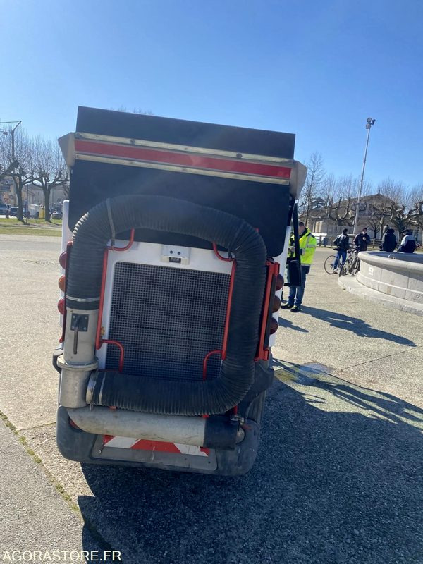 BALAYEUSE SCHMIDT SWINGO 2001+ UNE BALAYEUSE BOSCHUNG 2001 - Подметально-уборочная машина: фото 4 BALAYEUSE SCHMIDT SWINGO 2001+ UNE BALAYEUSE BOSCHUNG 2001 - Подметально-уборочная машина: фото 4