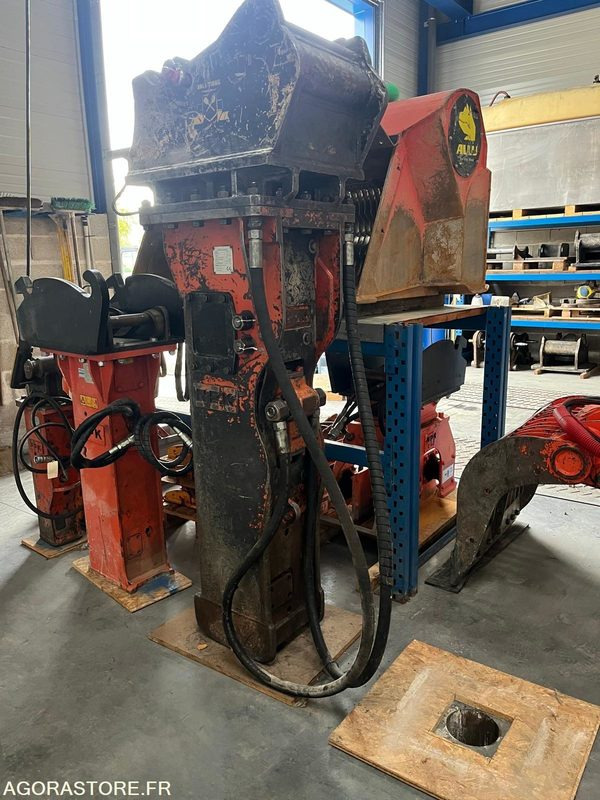 BRH NPK GH-7A 2012 - Гидромолот: фото 1 BRH NPK GH-7A 2012 - Гидромолот: фото 1