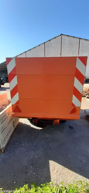 Balayeuse stade Wiedeman - 1992 - Садовое оборудование: фото 4 Balayeuse stade Wiedeman - 1992 - Садовое оборудование: фото 4