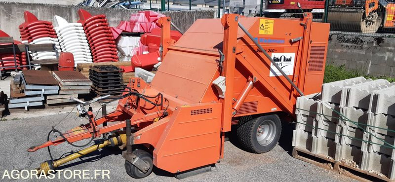 Balayeuse stade Wiedeman - 1992 - Садовое оборудование: фото 3 Balayeuse stade Wiedeman - 1992 - Садовое оборудование: фото 3