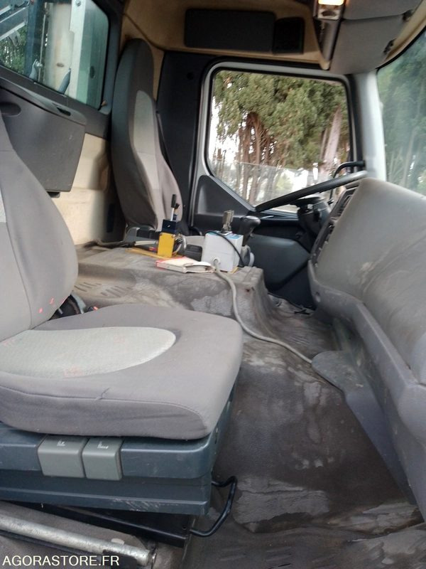 Самосвал CAMION BENNE GRUE RENAULT 4X4: фото 19 Самосвал CAMION BENNE GRUE RENAULT 4X4: фото 19