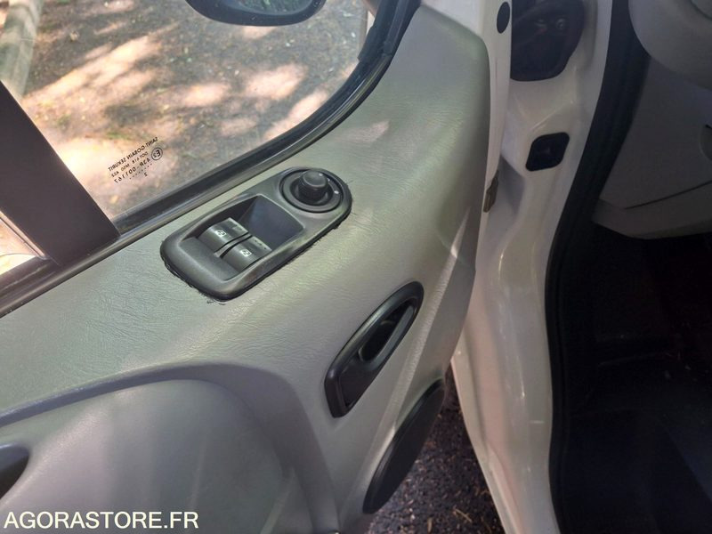 Цельнометаллический фургон FOURGON-OPEL-VIVARO-1.9CDTI-PACK-CLIM: фото 12