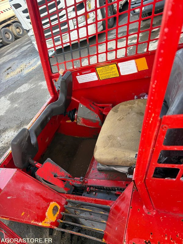 JCB 400 - Мини-погрузчик с бортовым поворотом: фото 5 JCB 400 - Мини-погрузчик с бортовым поворотом: фото 5