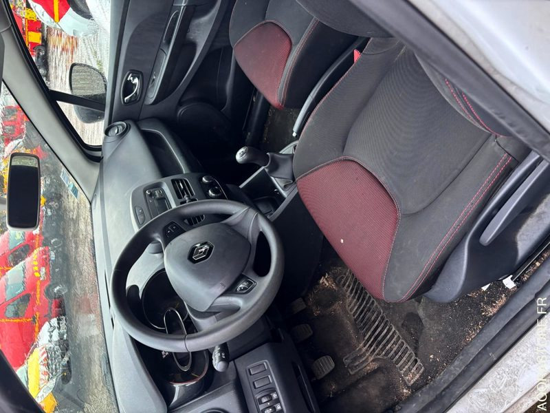 RENAULT CLIO CG285R - Легковой автомобиль: фото 3 RENAULT CLIO CG285R - Легковой автомобиль: фото 3