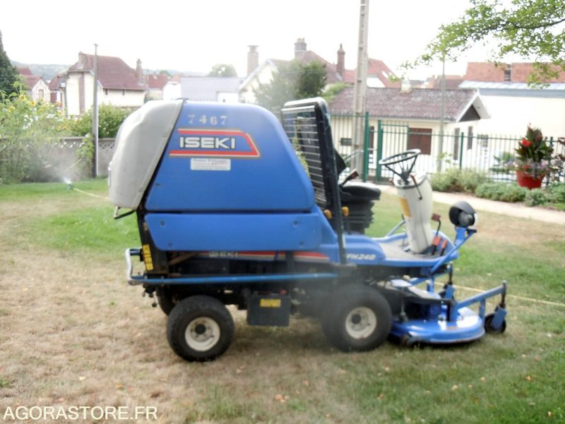 TONDEUSE AUTOPORTÉE ISEKI - Газонокосилка: фото 3 TONDEUSE AUTOPORTÉE ISEKI - Газонокосилка: фото 3