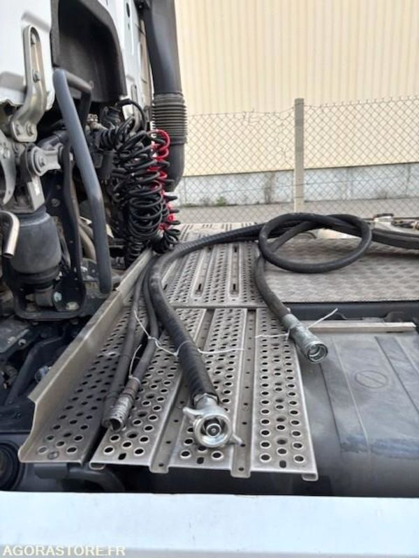 TRACTEUR 4X2 MERCEDES ACTROS 1853 2020 430 000 KM - Тягач: фото 3 TRACTEUR 4X2 MERCEDES ACTROS 1853 2020 430 000 KM - Тягач: фото 3