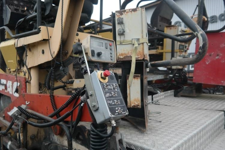 Dynapack F121 4WD - Асфальтоукладчик: фото 4 Dynapack F121 4WD - Асфальтоукладчик: фото 4