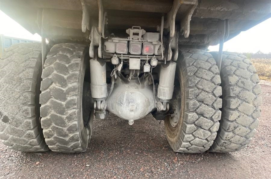 Komatsu HD405-7 - Карьерный самосвал: фото 5 Komatsu HD405-7 - Карьерный самосвал: фото 5