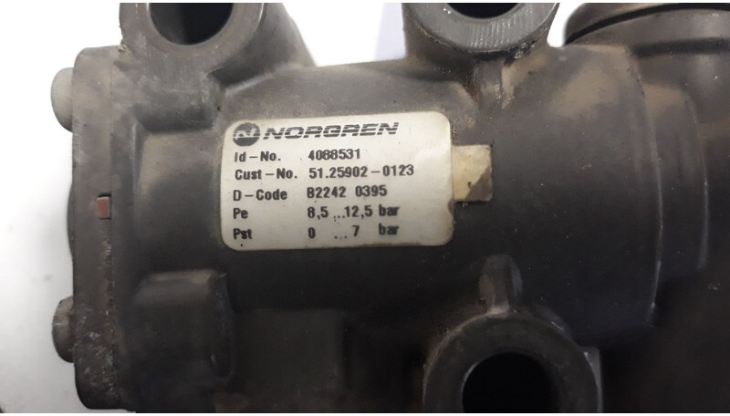 MAN blocking flap control valve - Клапан для Грузовиков: фото 3 MAN blocking flap control valve - Клапан для Грузовиков: фото 3