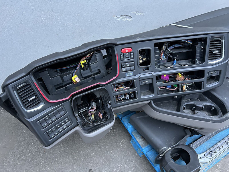 Scania complete dashboard - Бампер для Грузовиков: фото 4 Scania complete dashboard - Бампер для Грузовиков: фото 4