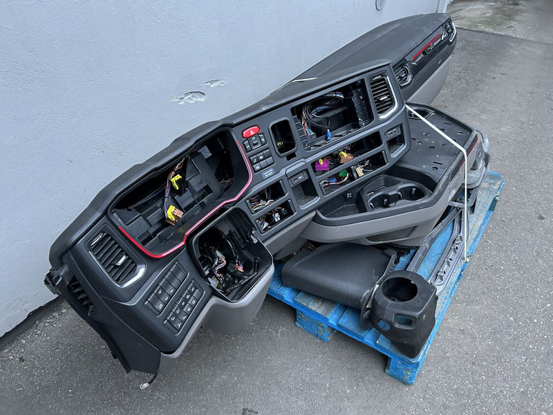 Scania complete dashboard - Бампер для Грузовиков: фото 3 Scania complete dashboard - Бампер для Грузовиков: фото 3