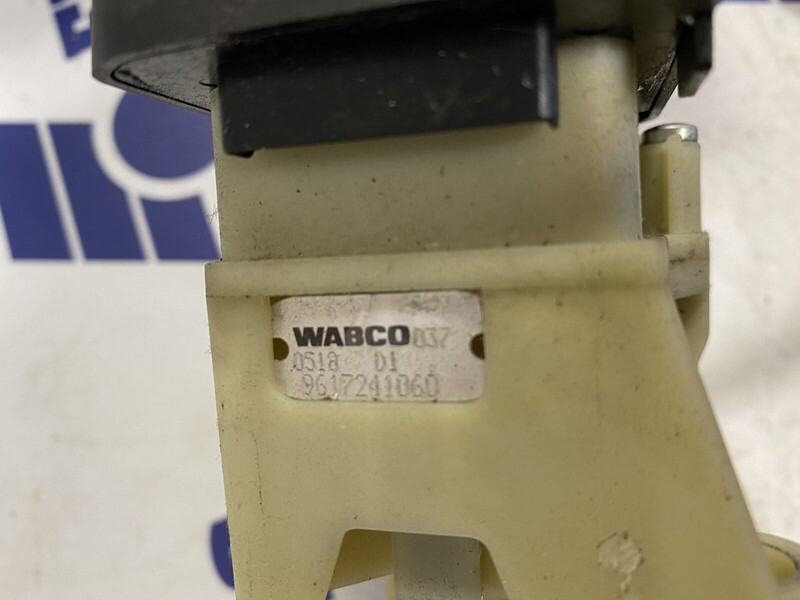 Wabco R - Кабина и интерьер для Грузовиков: фото 4 Wabco R - Кабина и интерьер для Грузовиков: фото 4