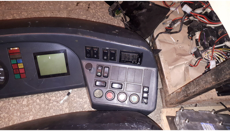 Mercedes-Benz D-78052VS - Приборная панель: фото 5 Mercedes-Benz D-78052VS - Приборная панель: фото 5