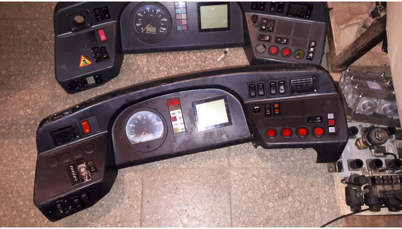 Mercedes-Benz D-78052VS - Приборная панель: фото 1 Mercedes-Benz D-78052VS - Приборная панель: фото 1