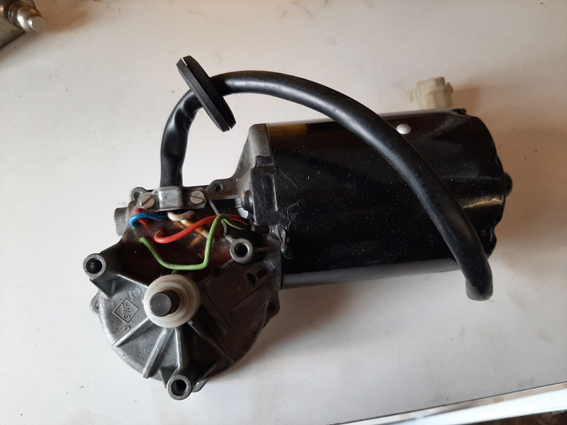 Setra BOSCH 039044245 - Щетка стеклоочистителя: фото 2 Setra BOSCH 039044245 - Щетка стеклоочистителя: фото 2