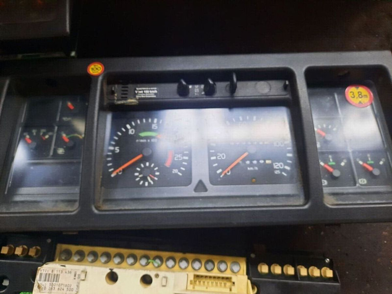 Volvo 70361832-1 . 70361831. 70329201-2 .22205475-P03. 70392912-P01/ - Приборная панель: фото 4 Volvo 70361832-1 . 70361831. 70329201-2 .22205475-P03. 70392912-P01/ - Приборная панель: фото 4