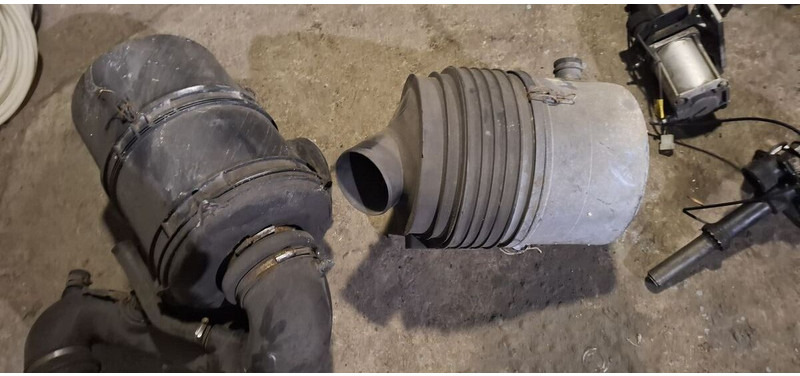 Volvo B12 - Система впуска: фото 1 Volvo B12 - Система впуска: фото 1