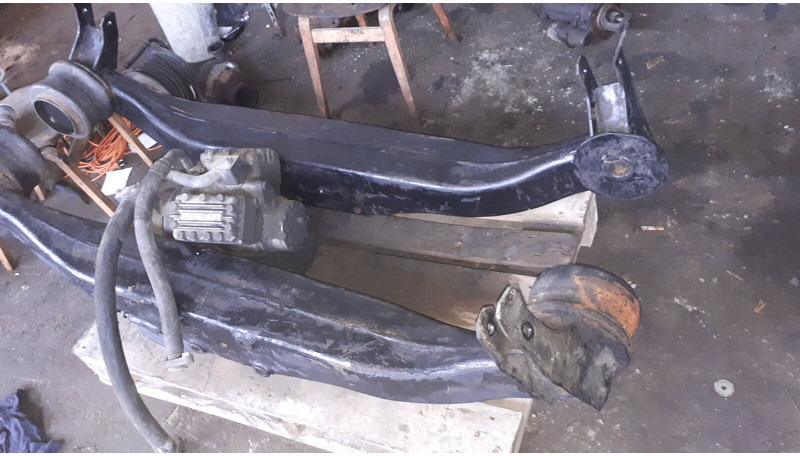 Volvo кронштейн заднего моста мерседес - Рессорная подвеска: фото 1 Volvo кронштейн заднего моста мерседес - Рессорная подвеска: фото 1