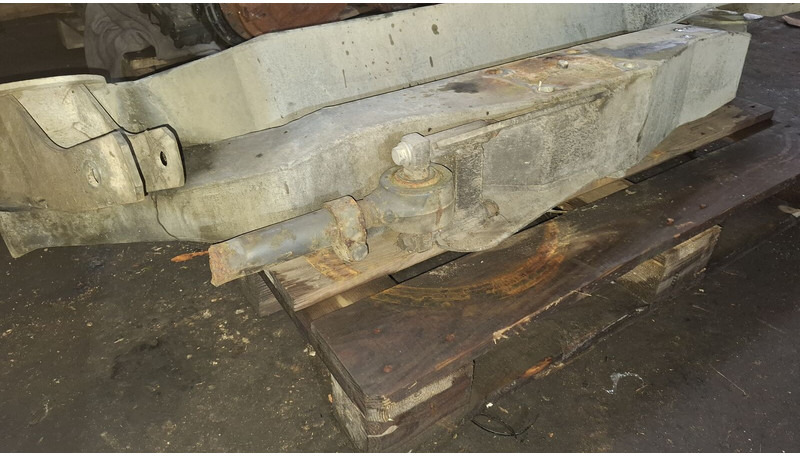 Volvo кронштейн заднего моста мерседес - Рессорная подвеска: фото 3 Volvo кронштейн заднего моста мерседес - Рессорная подвеска: фото 3