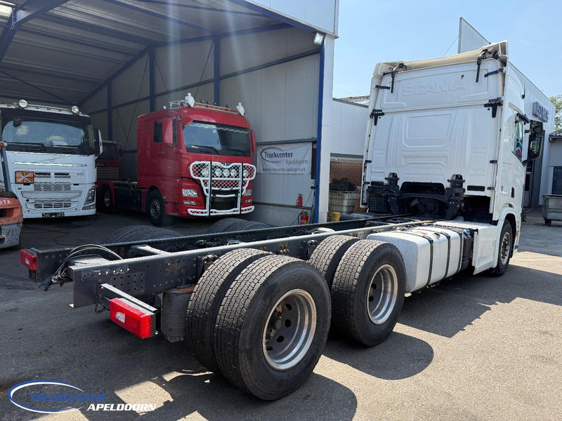 Scania R650 V8 NGS 6x4, Standclima, Retarder, PTO, 9000 Vooras - Грузовик-шасси: фото 2 Scania R650 V8 NGS 6x4, Standclima, Retarder, PTO, 9000 Vooras - Грузовик-шасси: фото 2