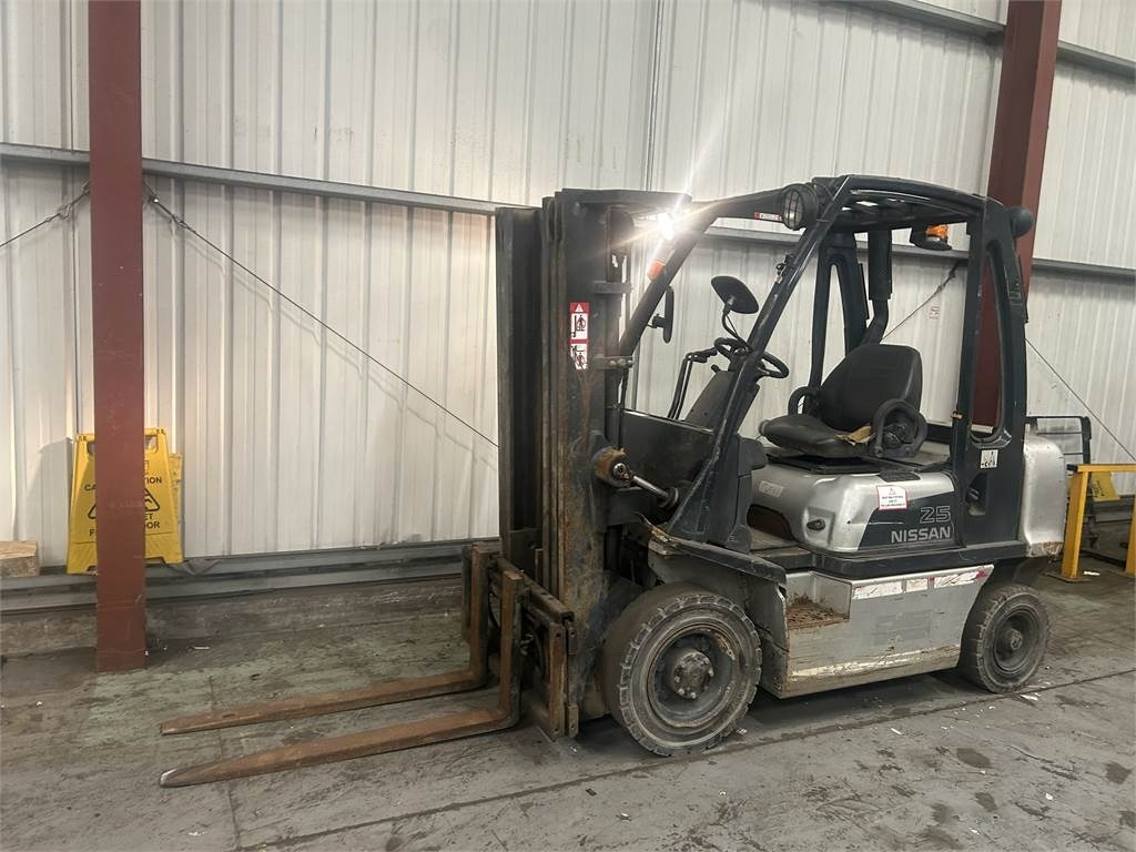 Nissan FD02A25Q - Дизельный погрузчик: фото 2 Nissan FD02A25Q - Дизельный погрузчик: фото 2