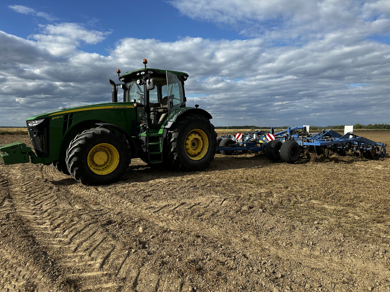 John Deere 8335 R AutoPower 50 km/h 370 PS - Трактор: фото 3 John Deere 8335 R AutoPower 50 km/h 370 PS - Трактор: фото 3