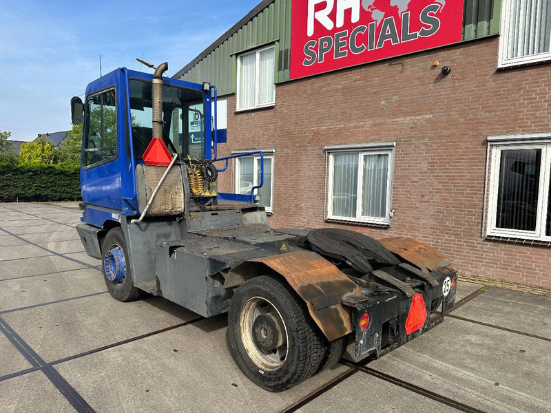 Terberg YT 182 MOTOR ROOKT - Терминальный тягач: фото 4 Terberg YT 182 MOTOR ROOKT - Терминальный тягач: фото 4