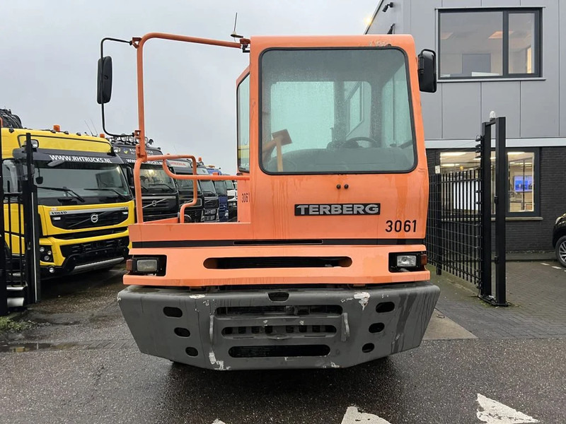 Terberg YT 222 YT222 - Терминальный тягач: фото 2 Terberg YT 222 YT222 - Терминальный тягач: фото 2