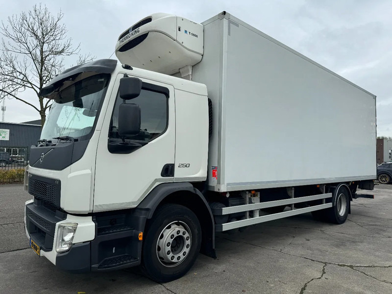 Volvo FE 250 4X2 - EURO 6 + THERMOKING T-500R + DHOLLANDIA LIFT - Рефрижератор: фото 1 Volvo FE 250 4X2 - EURO 6 + THERMOKING T-500R + DHOLLANDIA LIFT - Рефрижератор: фото 1