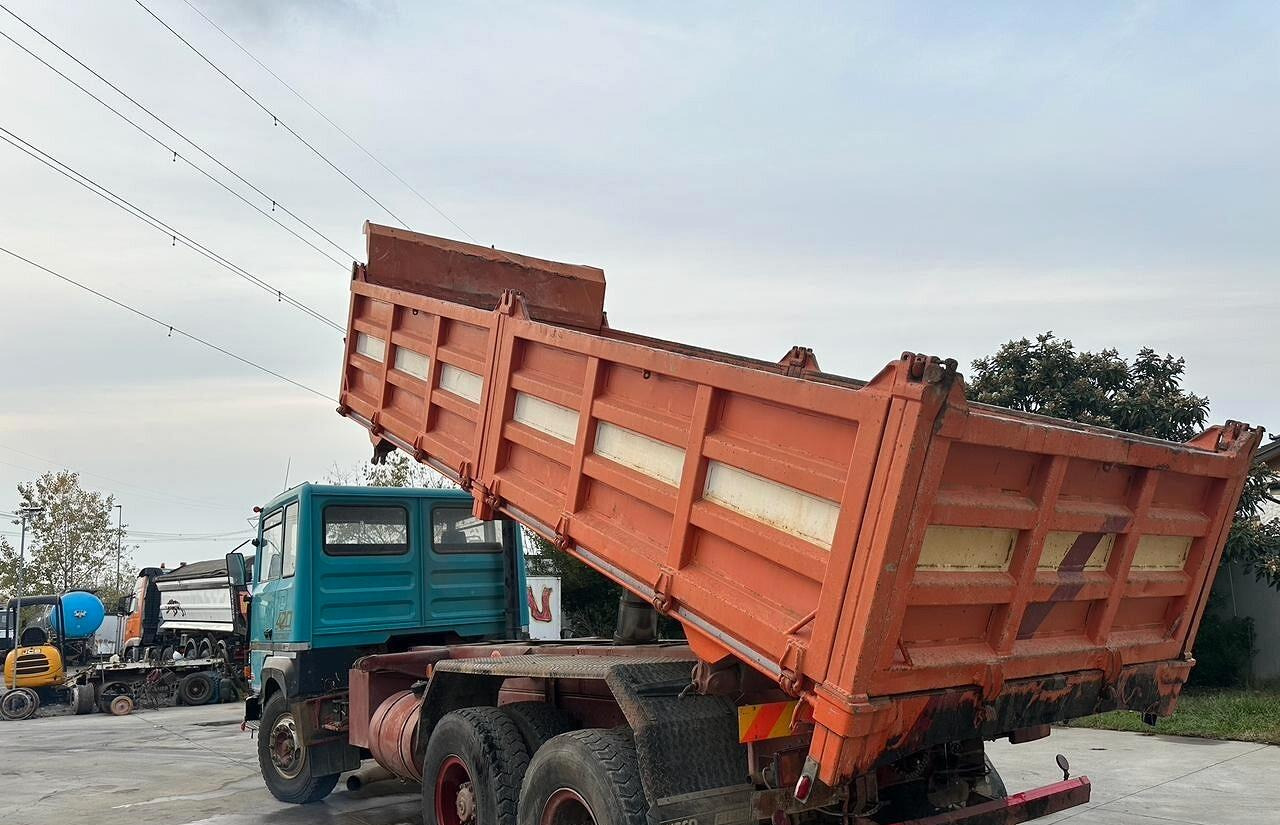 Самосвал Renault R420 3 assi ribaltabile: фото 10 Самосвал Renault R420 3 assi ribaltabile: фото 10