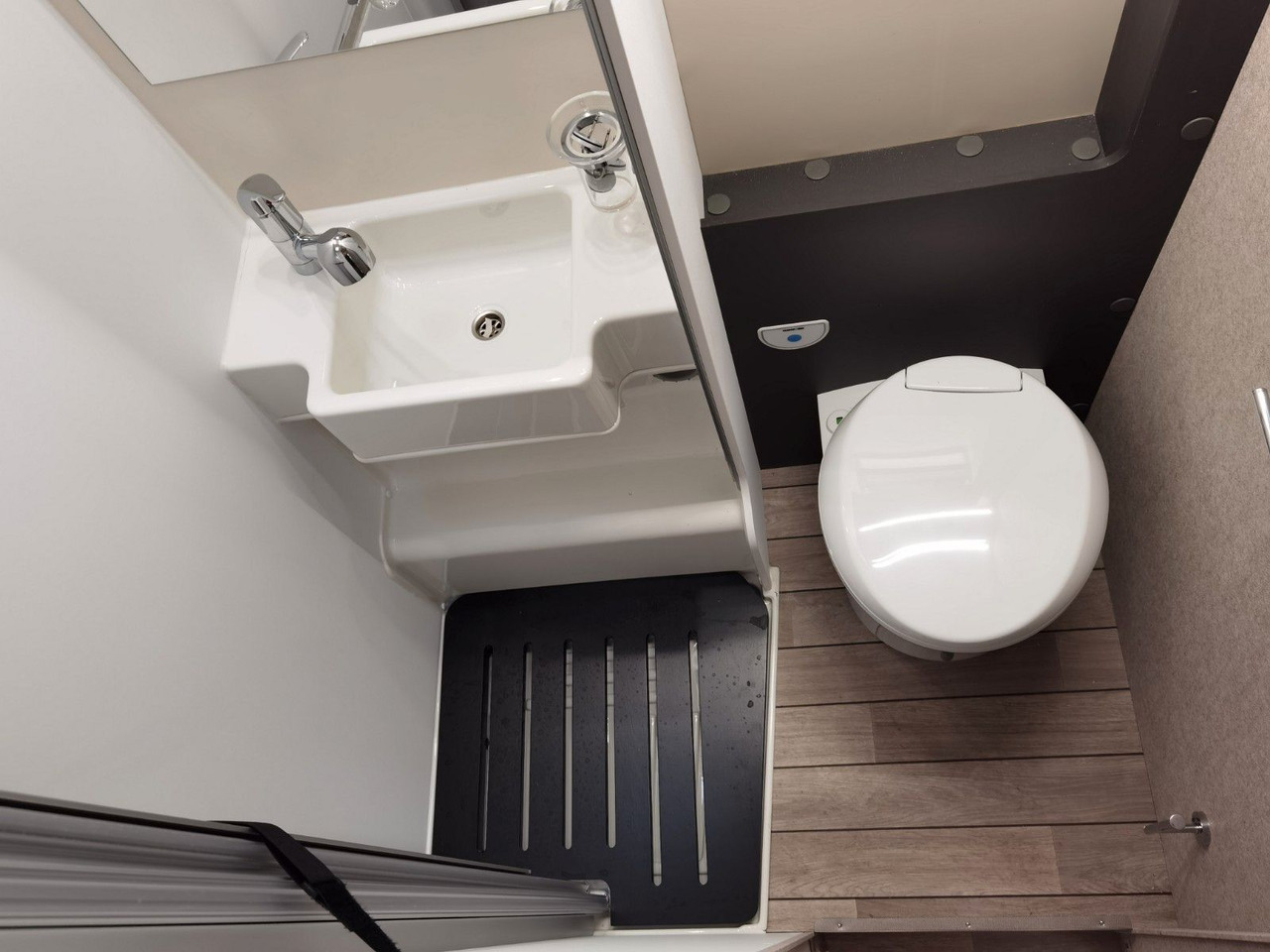 Альковный автодом Forster A 699 EB / - 2026 - / 165 PS - 8G / EINZELBETTEN: фото 24 Альковный автодом Forster A 699 EB / - 2026 - / 165 PS - 8G / EINZELBETTEN: фото 24