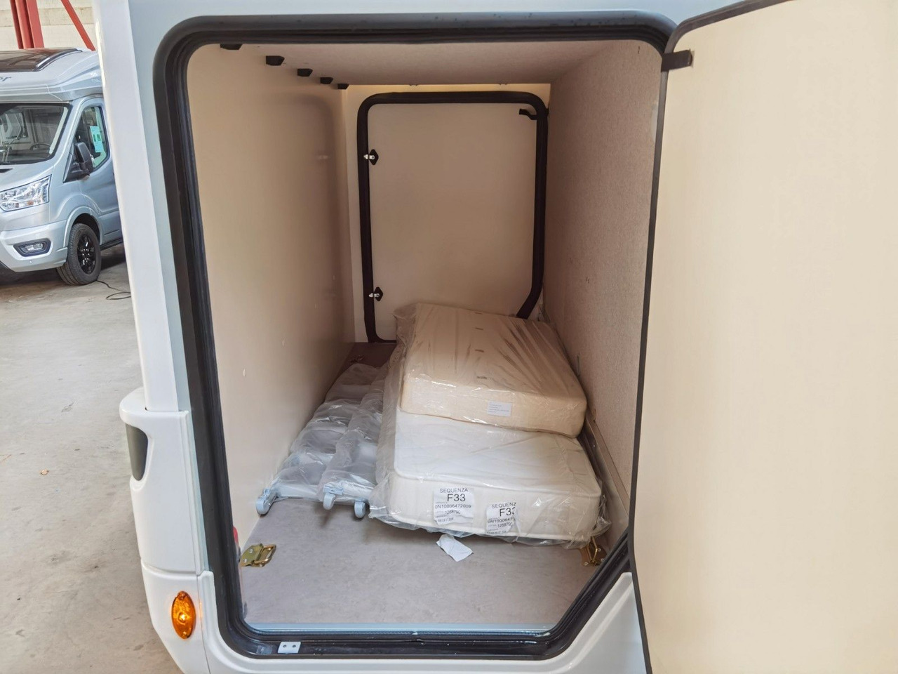 Альковный автодом Forster A 699 EB / - 2026 - / 165 PS - 8G / EINZELBETTEN: фото 12 Альковный автодом Forster A 699 EB / - 2026 - / 165 PS - 8G / EINZELBETTEN: фото 12