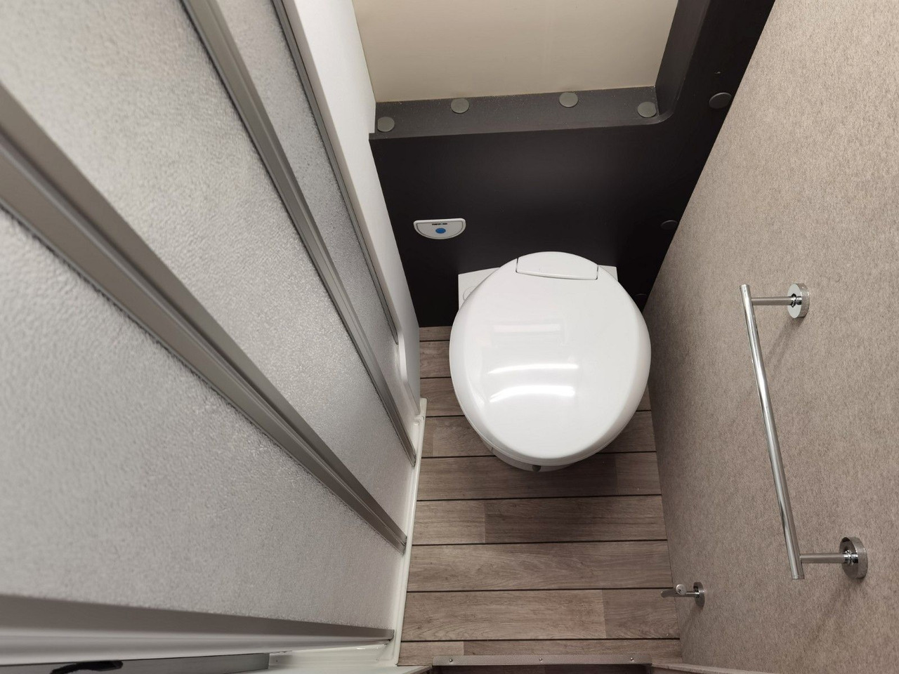 Альковный автодом Forster A 699 EB / - 2026 - / 165 PS - 8G / EINZELBETTEN: фото 25 Альковный автодом Forster A 699 EB / - 2026 - / 165 PS - 8G / EINZELBETTEN: фото 25