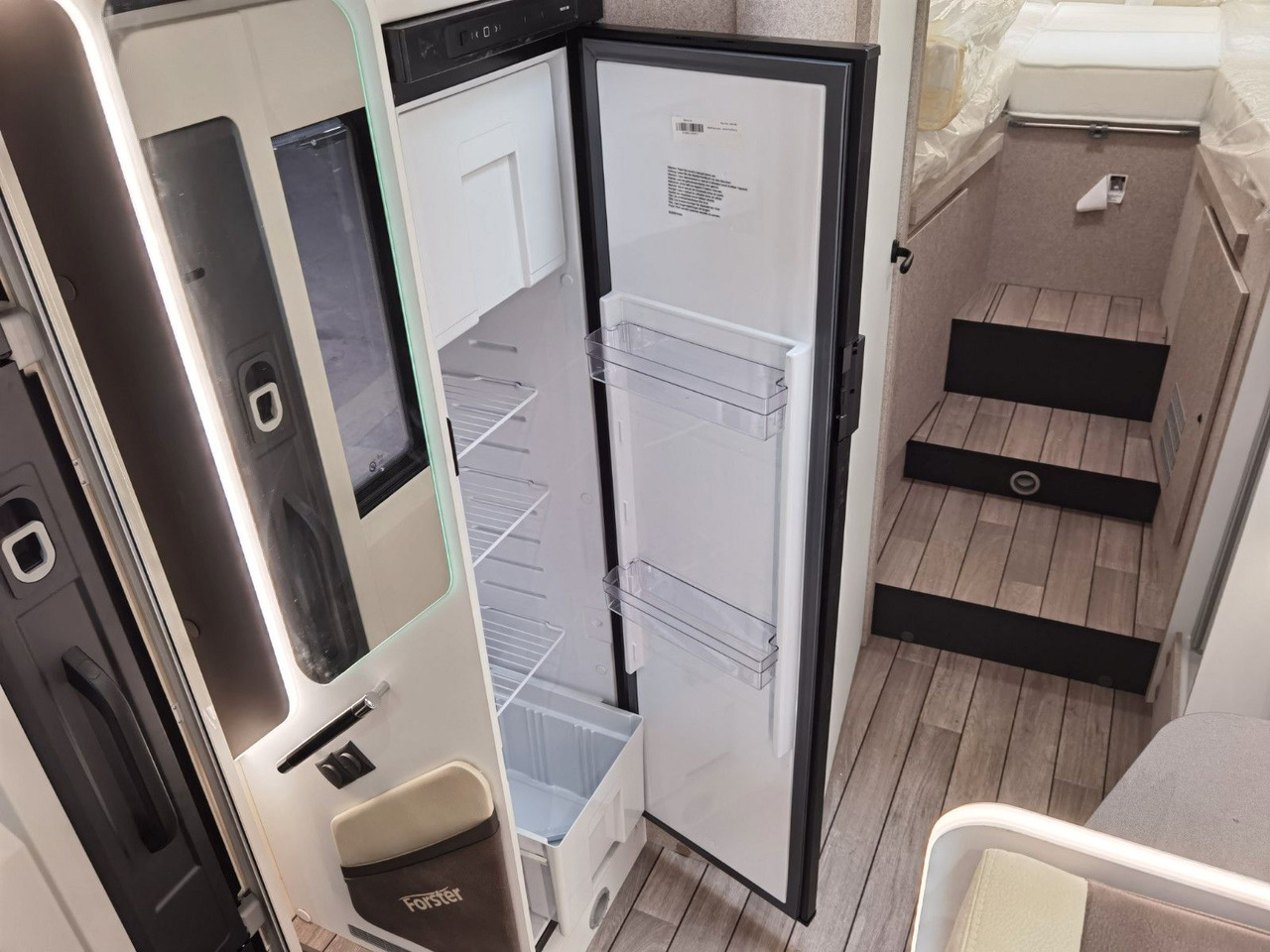 Полуинтегрированный автодом Forster T 745 EB / -2026-/ 140PS/ EINZELBETTEN & RAUMBAD: фото 17 Полуинтегрированный автодом Forster T 745 EB / -2026-/ 140PS/ EINZELBETTEN & RAUMBAD: фото 17