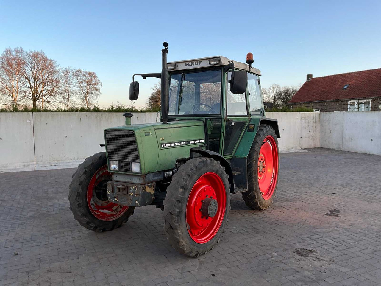 1982 FENDT ALL-WHEEL DRIVE FARM TRACTOR - Трактор: фото 1 1982 FENDT ALL-WHEEL DRIVE FARM TRACTOR - Трактор: фото 1